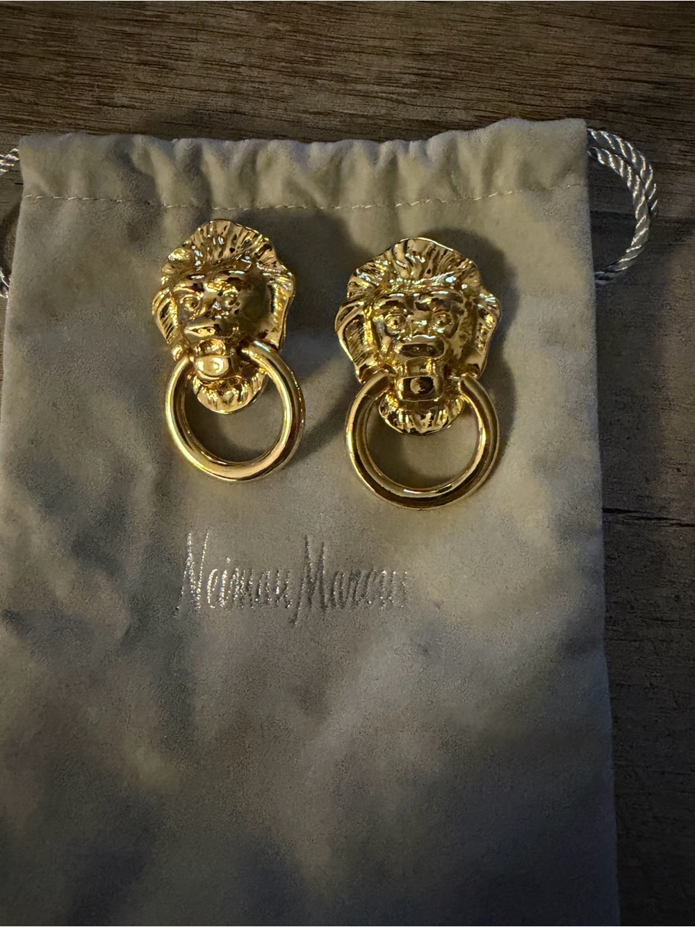 Kenneth Jay Lane Gold Lion Doorknocker Vintage Clip Earrings - Picture 3 of 4